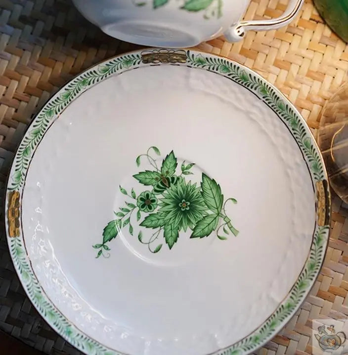 Théière porcelaine blanche bouquets verts l'assiette | Théières à la folie
