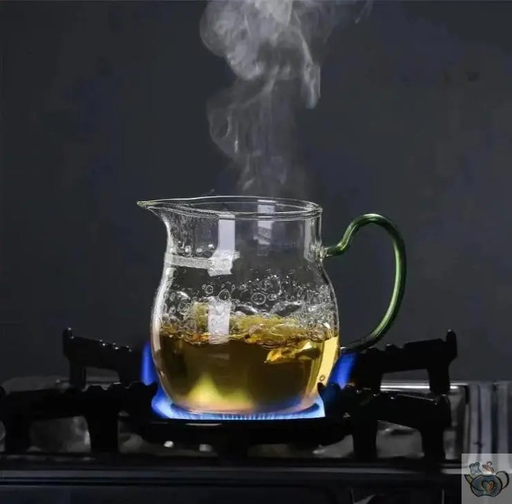 Kleine Teekanne aus Glas im Krug-Design