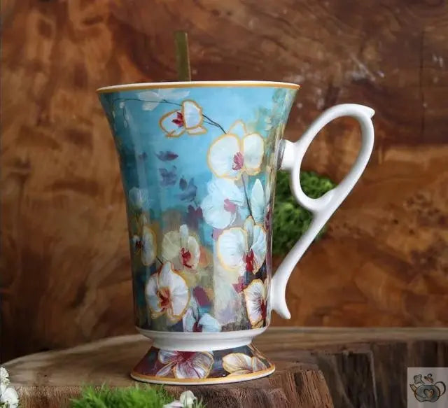 Einzelnes Teeservice aus Porzellan mit Blumenmuster