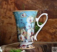 Thumbnail for Juego de té solitario de porcelana floreada.