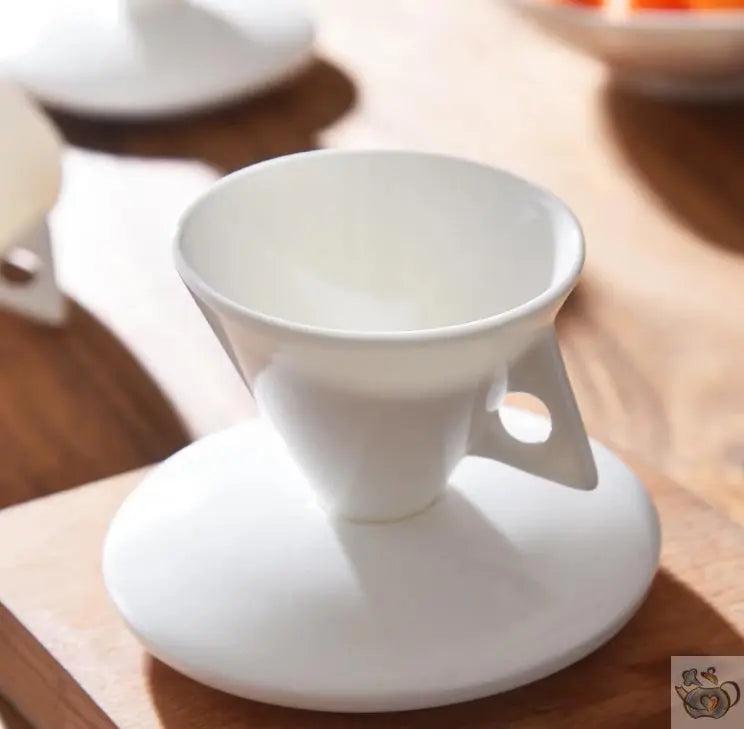 Tasse art design conique porcelaine blanche | Théières à la folie