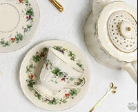 Thumbnail for Théière en porcelaine crème couronnée de mûres | Théières à la folie