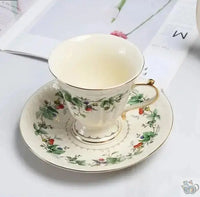 Thumbnail for Théière en porcelaine crème couronnée de mûres | Théières à la folie