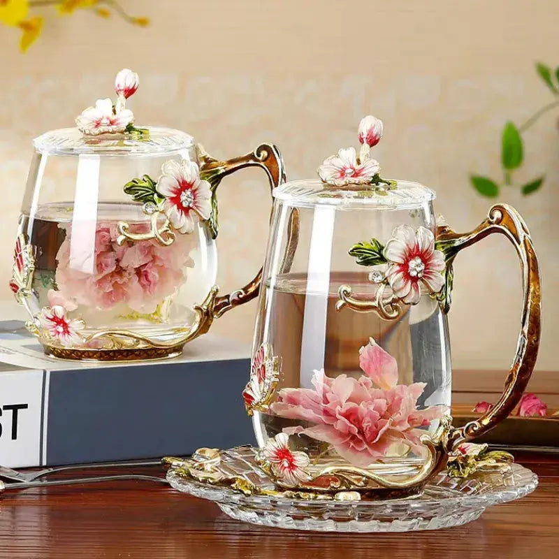 Fleurs de thé magique et théière transparente