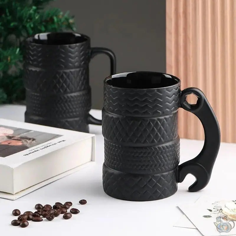 Mug céramique noire forme pneus | Théières à la folie