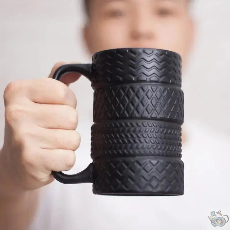 Mug céramique noire forme pneus | Théières à la folie