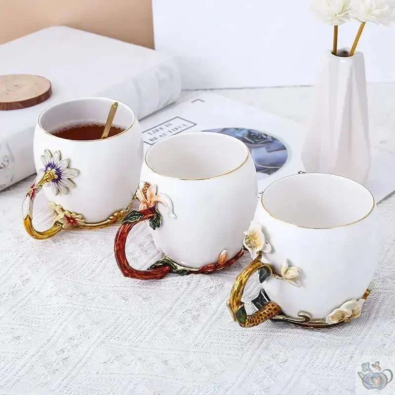 Mug porcelaine blanche fleurs émaillées | Théières à la folie