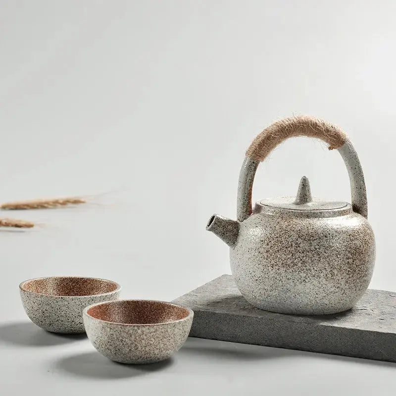 Black or white stoneware teapot