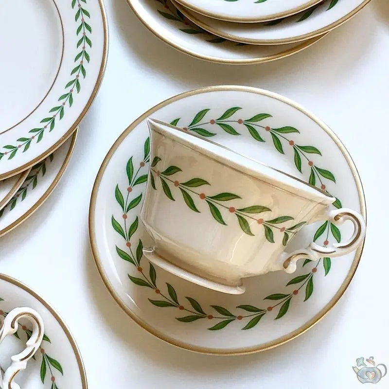 Tasse à thé porcelaine blanche frise végétale | Théières à la folie
