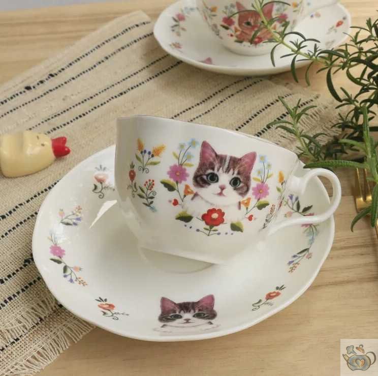 Tazza classica in porcellana con simpatico gattino