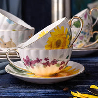 Thumbnail for Tasse et soucoupe en porcelaine fleurie | Théières à la folie