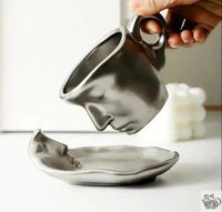 Thumbnail for Tasse porcelaine art déco visage en miroir | Théières à la folie