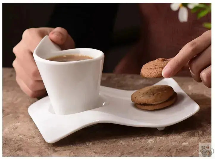 Tasse porcelaine blanche soucoupe ondulée | Théières à la folie