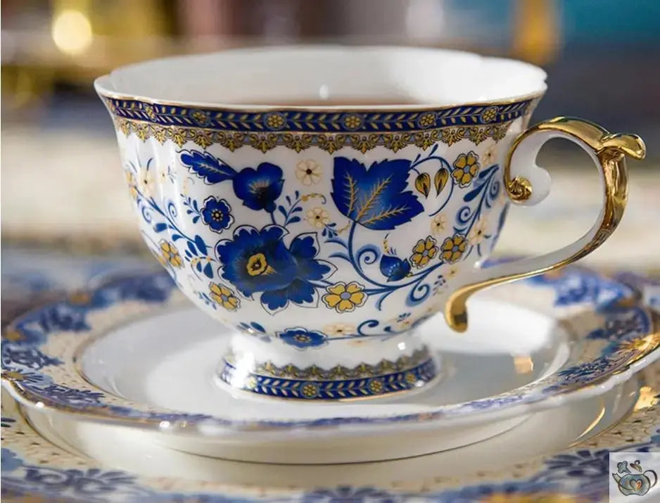 Tasse porcelaine raffinée blanc bleu  |  Théières à la folie