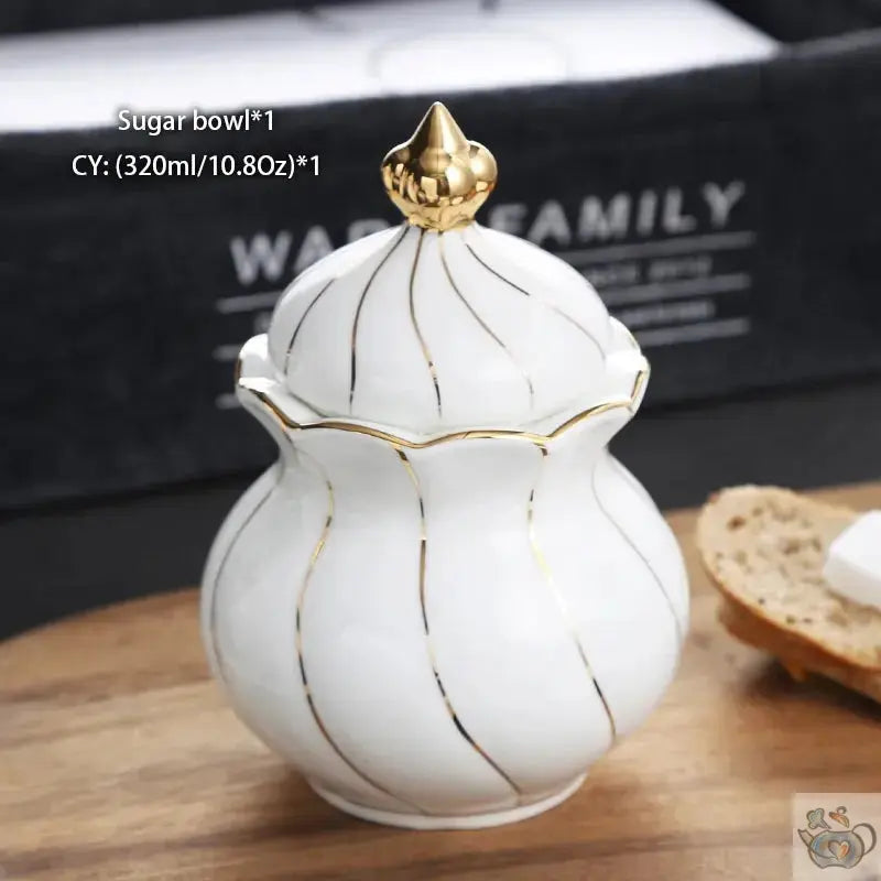 Théière blanche, porcelaine torsadée | Théières à la folie