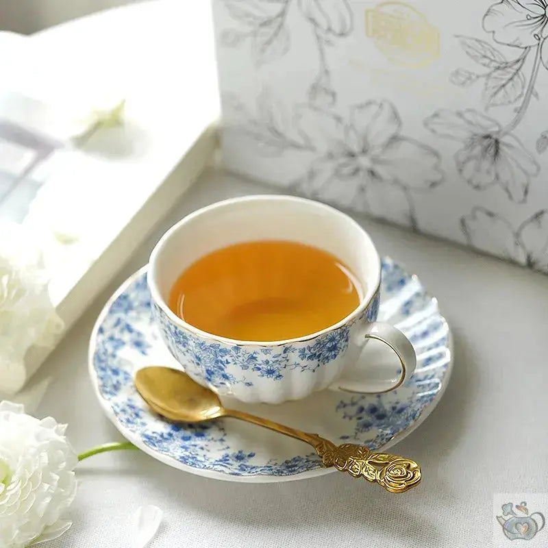 Théière en porcelaine gaufrée fleurs bleues | Théières à la folie
