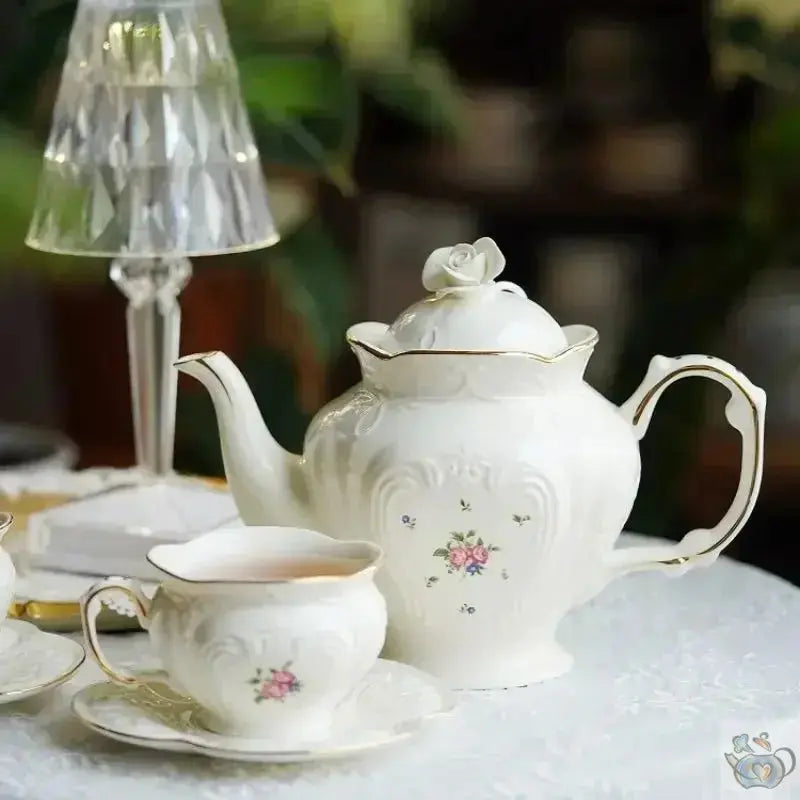 Théière porcelaine d'antan aux petites roses | Théières à la folie