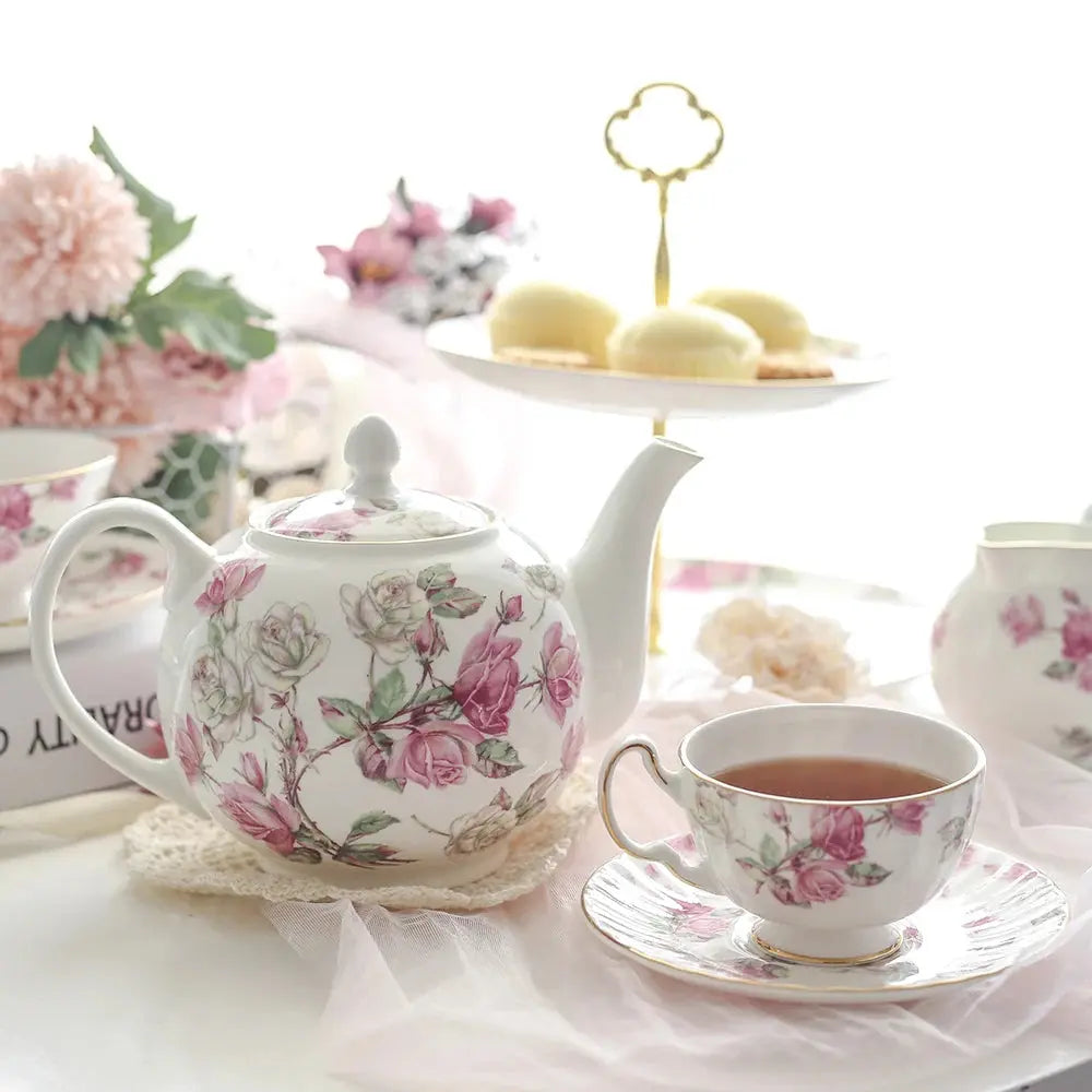 Théière porcelaine fleurie de roses so british | Théières à la folie