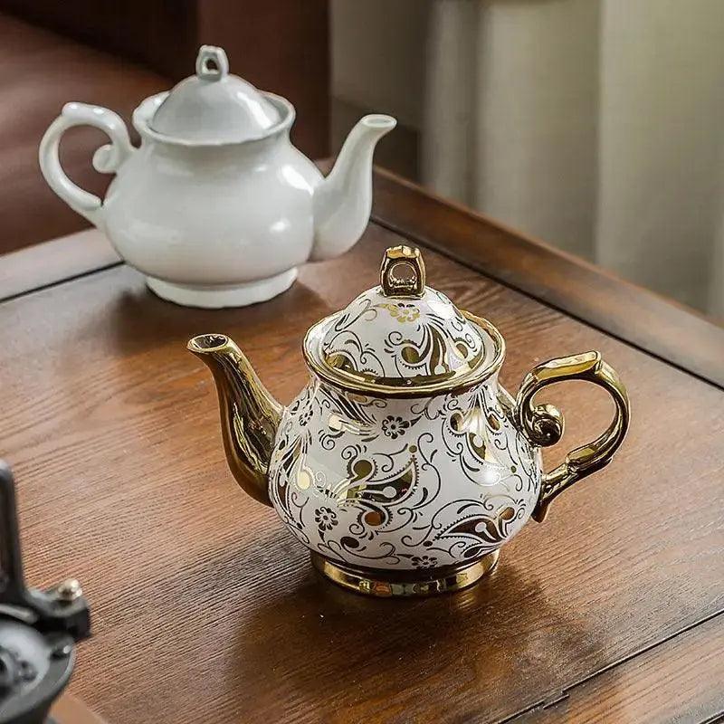 ​Service thé à l'anglaise en porcelaine  |  Théières à la folie
