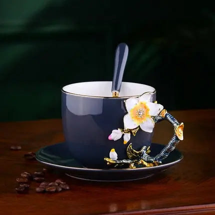 ​Tasses porcelaine colorées et fleurs émaillées  |  Théières à la folie