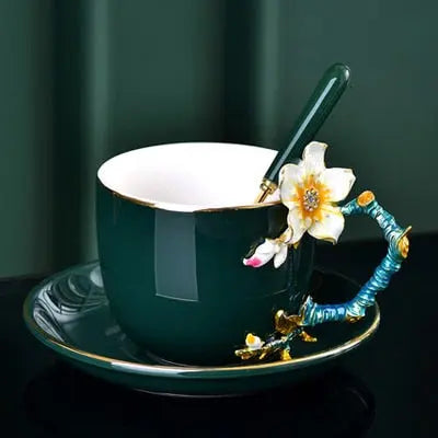 ​Tasses porcelaine colorées et fleurs émaillées  |  Théières à la folie