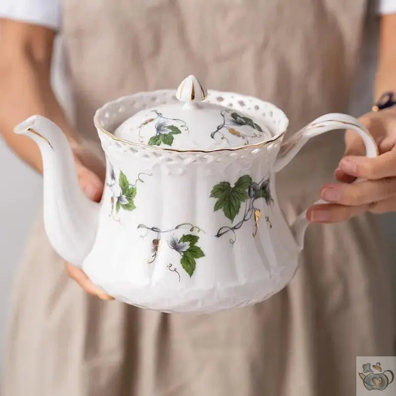 ​Théière et tasses américaines avec dentelles | Théières à la folie