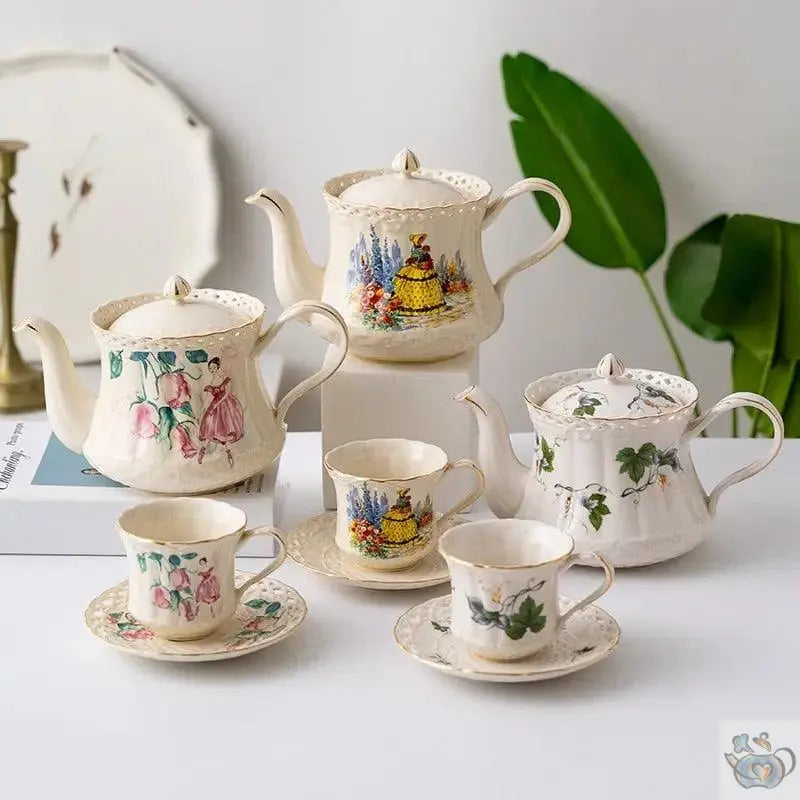 ​Théière et tasses américaines avec dentelles | Théières à la folie