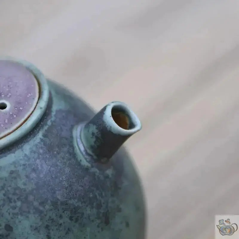 ​Japanse keramische theepot tussen lucht en oceaan | Théières à la folie