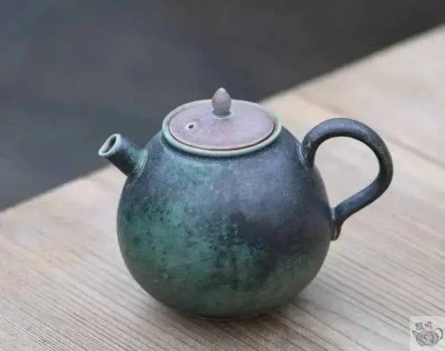 ​Japanse keramische theepot tussen lucht en oceaan | Théières à la folie