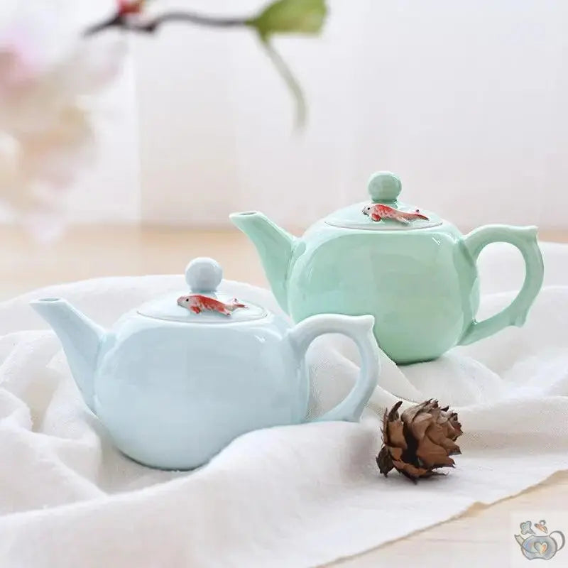 ​Théière porcelaine céladon et petit poisson | Théières à la folie