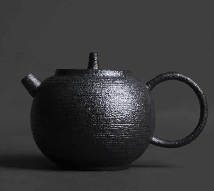 Modern Teapot Black Piment -made in Japan